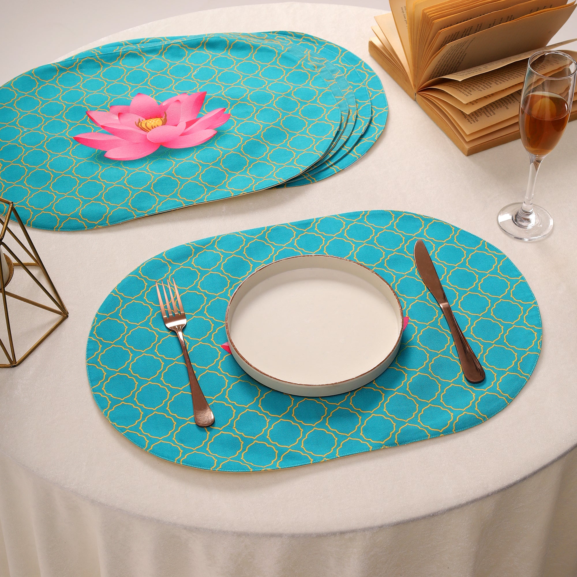 Padma Print Dining set (Runner Size: 70x12.5 inch | Mat Size: 12x18 inch Oval)