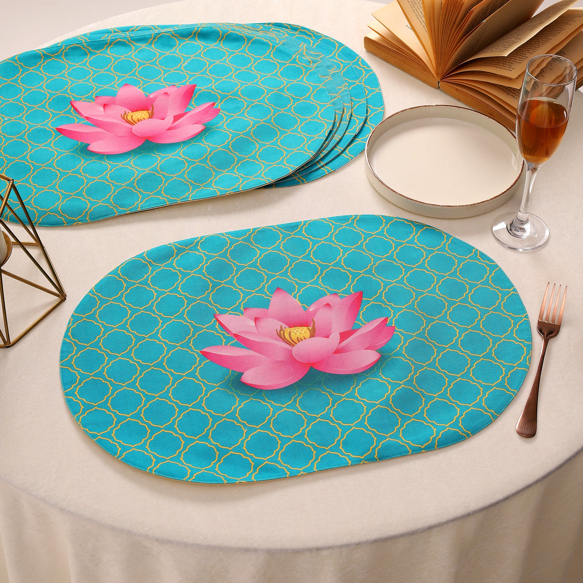 Padma Print Dining set (Runner Size: 70x12.5 inch | Mat Size: 12x18 inch Oval)
